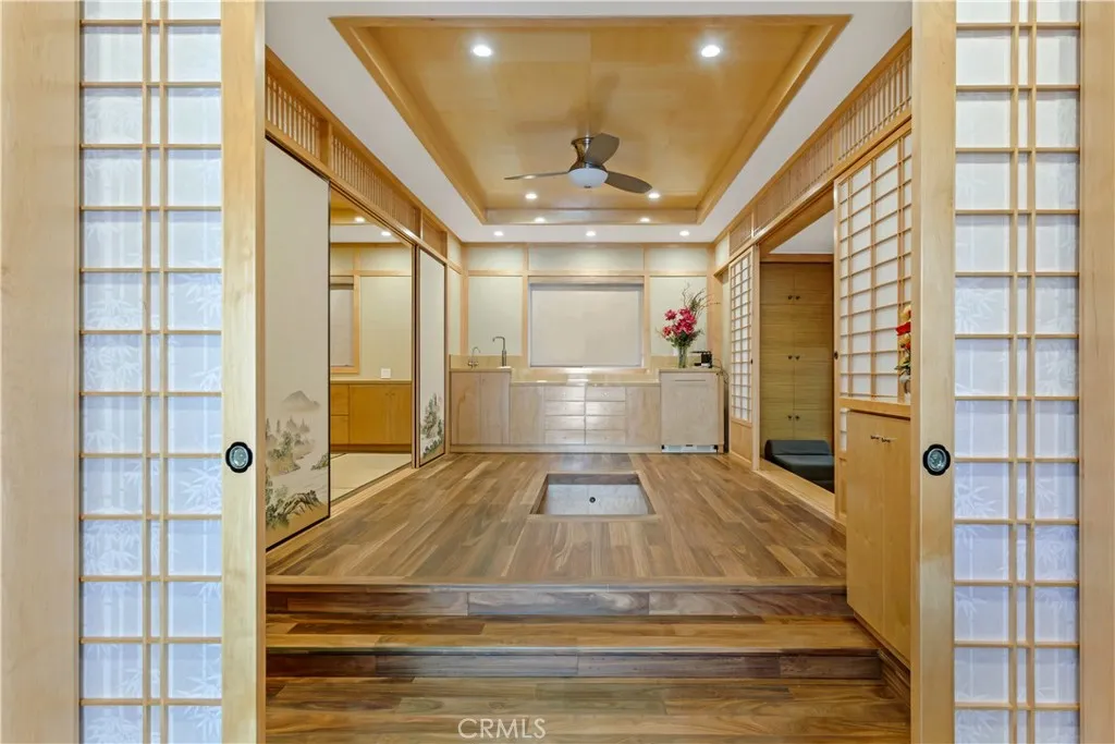 434 S Irving Boulevard, Los Angeles, California 90020 home-pic-51